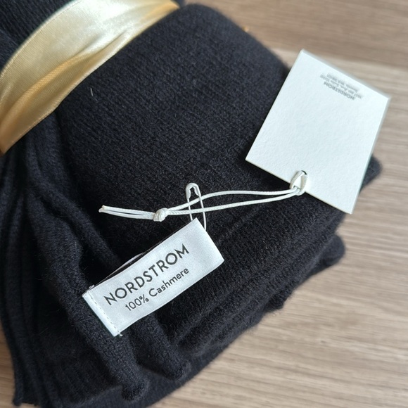 New Nordstrom Black Cashmere Wrap Blanket - Picture 5 of 6